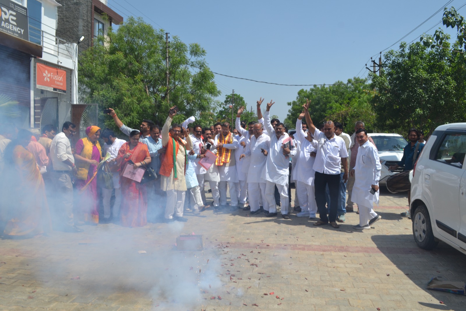 भाजपा की प्रचंड जीत पर मथुरा में विजय उत्सव