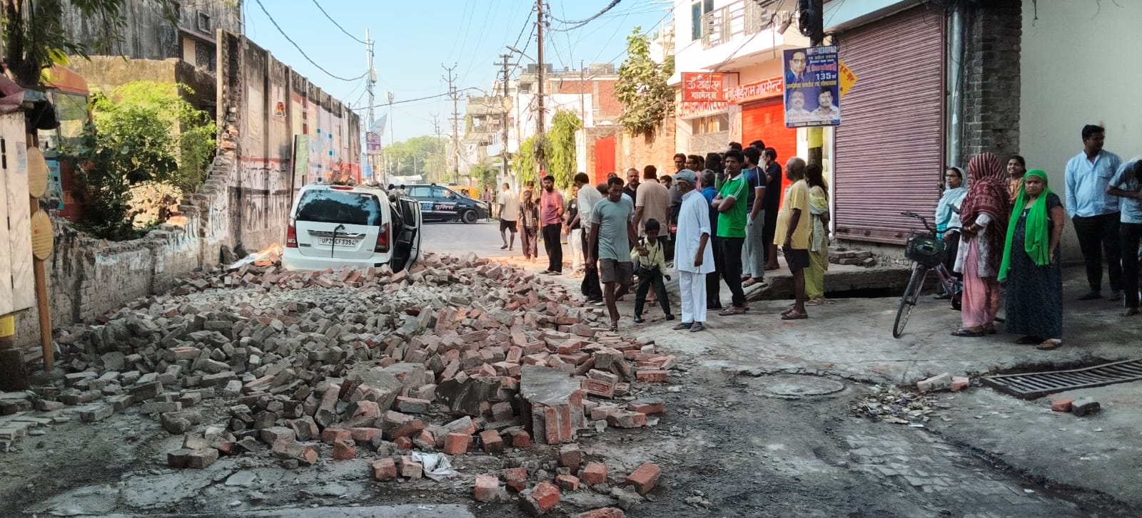बरेली में रोडवेज वर्कशॉप की दीवार डही, दो घायल, कार क्षतिग्रस्त