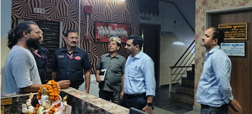 मथुरा-वृंदावन में 22 होटल-गेस्ट हाउस पर सिटी मजिस्ट्रेट का छापा, नोटिस जारी