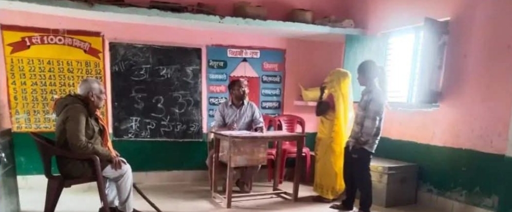 KASGANJ NEWS तीन परियोजनाओं के आंगनबाड़ी केंद्रों से अवैध वसूली का आरोप, सीडीपीओ पर उठे सवाल, कासगंज, सोरों और सहावर के 1080 केंद्रों से हर तीसरे माह 16.20 लाख रुपये वसूले जाने का दावा