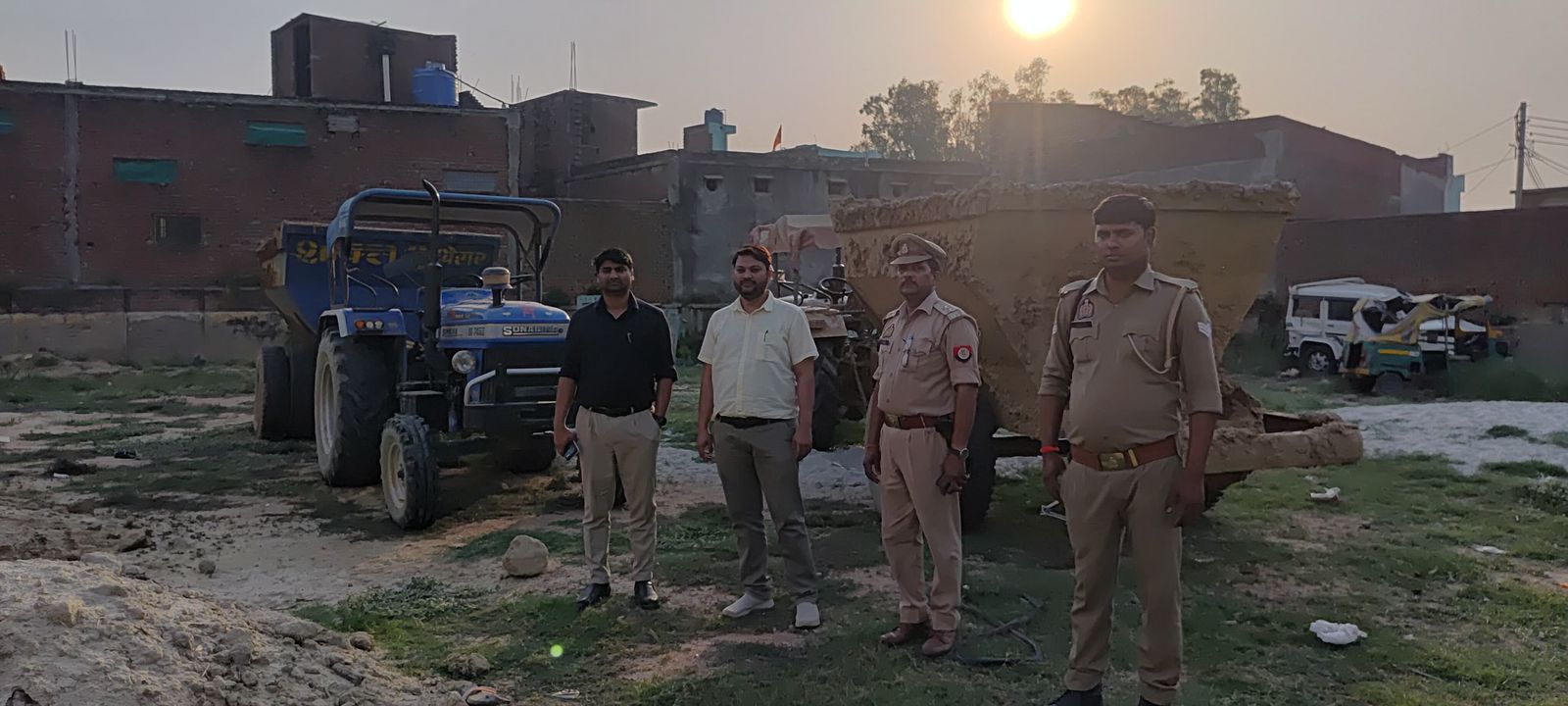 KASGANJ: डीएम प्रणय सिंह के निर्देश पर अवैध ईंट भट्टों पर बड़ी कार्रवाई, मड मिक्सचर सीज, दो वाहन भी पकड़े गए