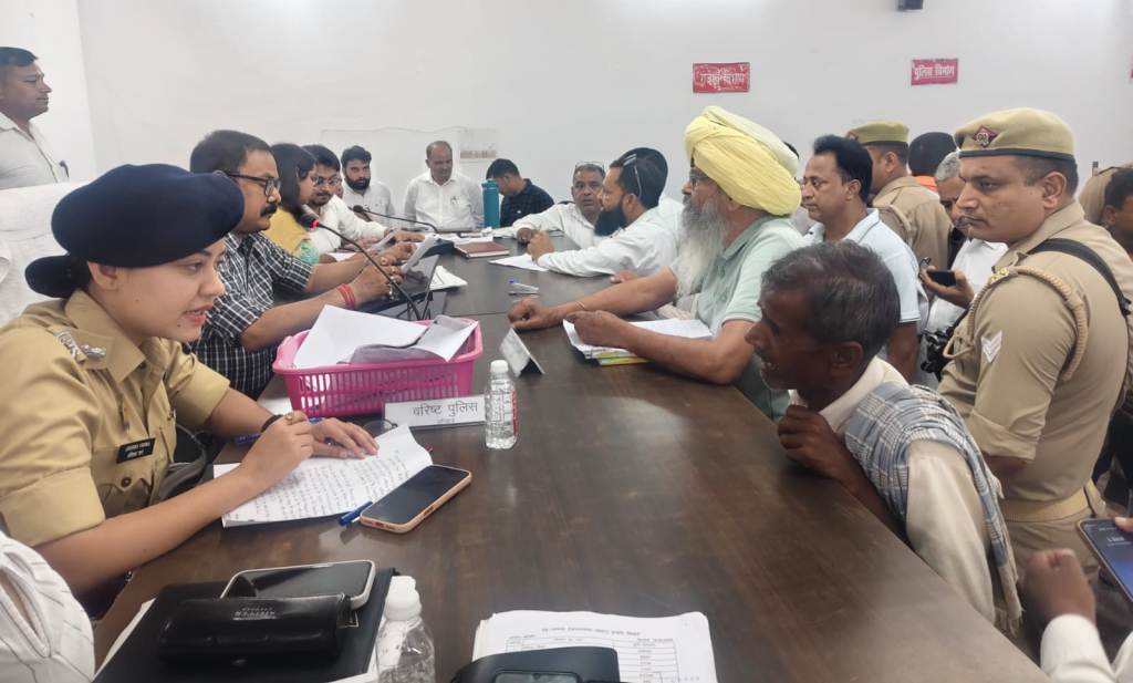 Bareilly News : मीरगंज तहसील में सम्पूर्ण समाधान दिवस: डीएम ने अधिकारियों को दिए त्वरित निस्तारण के निर्देश