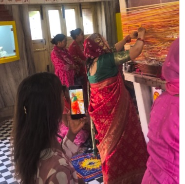 बरेली:  सुहागिनों ने निर्जल व्रत रख वट का पूजन किया 