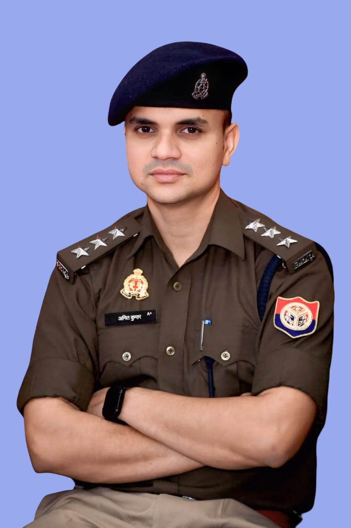 फरिश्ता बन सीओ पटियाली ने सड़क पर तड़प रहे घायल को पहुंचाया अस्पताल....बची जान