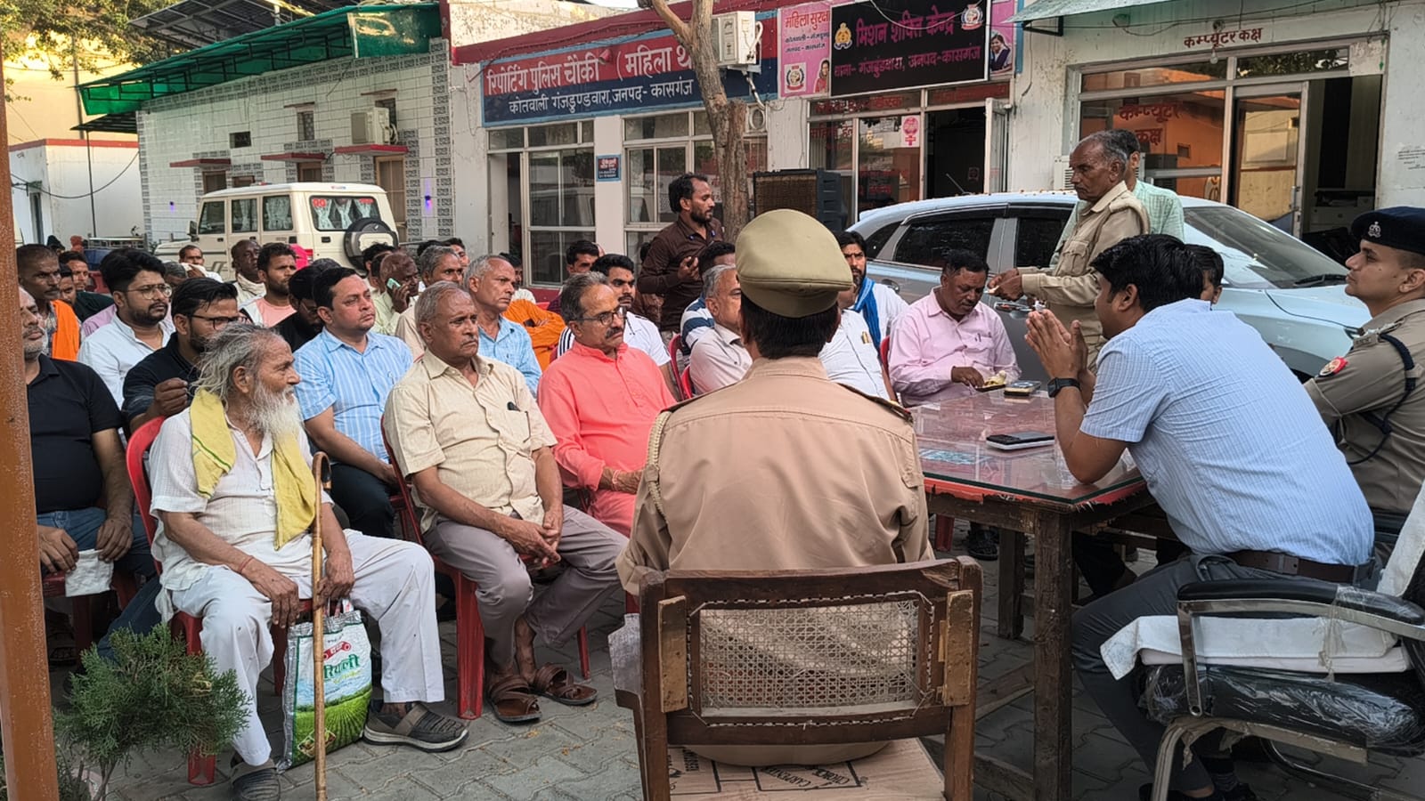 KASGANJ: ईद-उल-अजहा को सौहार्दपूर्ण माहौल में मनाने की अपील, खुले में कुर्बानी पर प्रशासन सख्त