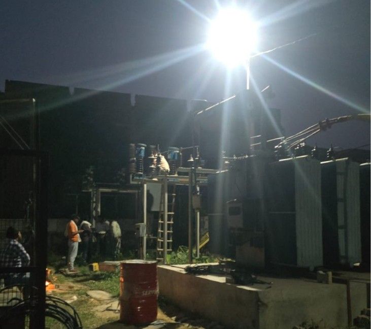 KASGANJ: अब्दुल हफीज गांधी के पैदल मार्च के ऐलान के बीच बिजली विभाग हरकत में! सुजावलपुर पावर हाऊस पर रखे अतिरिक्त 5 MVA ट्रांसफार्मर की टेस्टिंग शुरू