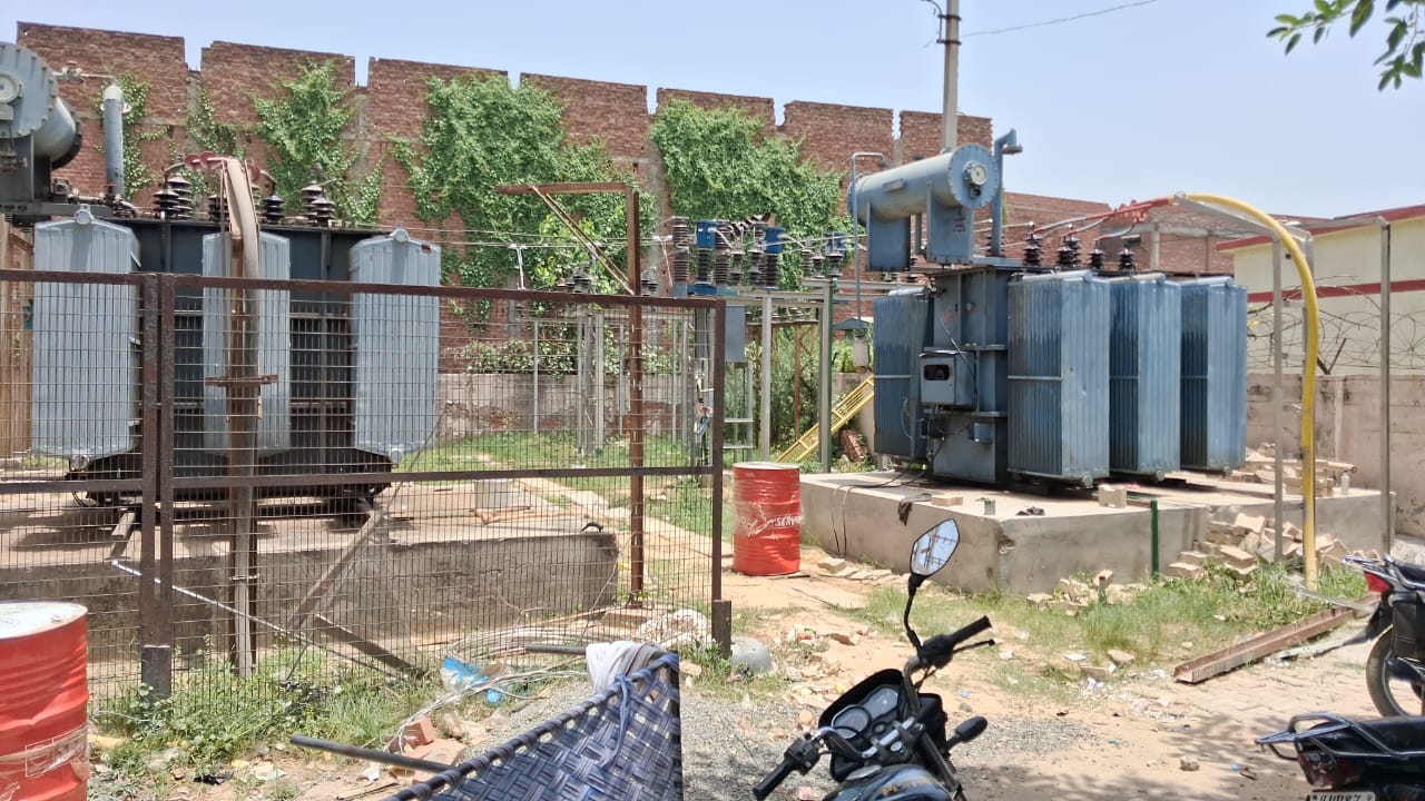 KASGANJ: अब्दुल हफीज गांधी की मुहिम लाई रंग! सुजावलपुर पावर हाऊस मे अब तक शोपीस....दूसरा 5 MVA ट्रांसफार्मर चालू, गंजडुंडवारा के 20 से अधिक मोहल्लों को राहत