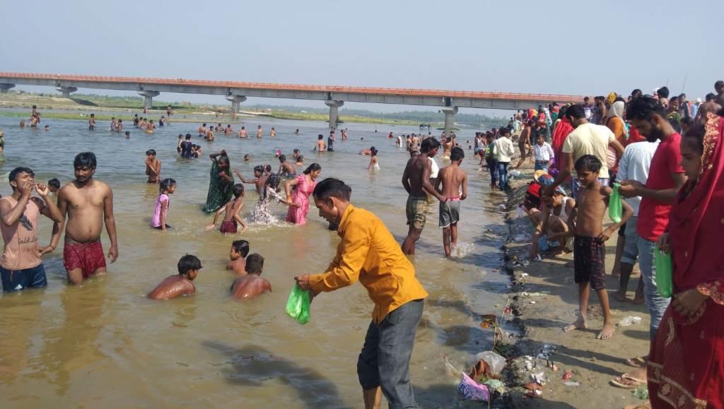 Bareilly News : ज्येष्ठ दशहरा पर रामगंगा घाटों पर उमड़ा आस्था का सैलाब, श्रद्धालुओं ने लगाई पुण्य की डुबकी
