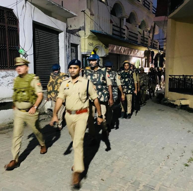 Bareilly News :  ईद को लेकर मीरगंज में पुलिस का फ्लैग मार्च, सुरक्षा व्यवस्था चाक-चौबंद