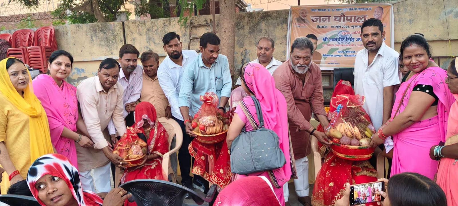 KASGANJ NEWS भाजपा ने ग्राम पवसरा में आयोजित की ग्राम चौपाल, केंद्र सरकार के 12 वर्षों की उपलब्धियां गिनाईं