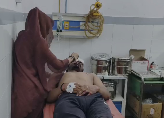एटा में दो बाइकों की आमने-सामने भिड़ंत में युवक की मौत, तीन घायल