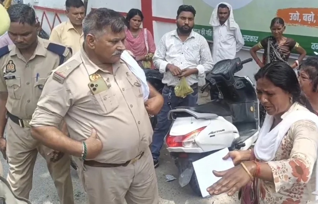 बहेड़ी पुलिस ने नहीं सुनी तो महिला ने की एसएसपी दफ्तर के सामने आत्मदाह की कोशिश