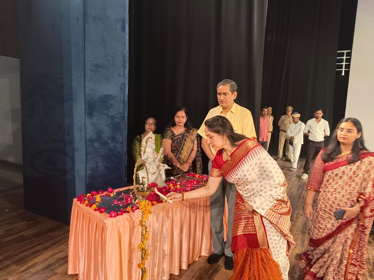 663 परिषदीय स्कूलों में डेस्क-बेंच उपलब्ध, 101 'लाडली वन' की शुरुआत से ब्रज को मिलेगी नई हरियाली
