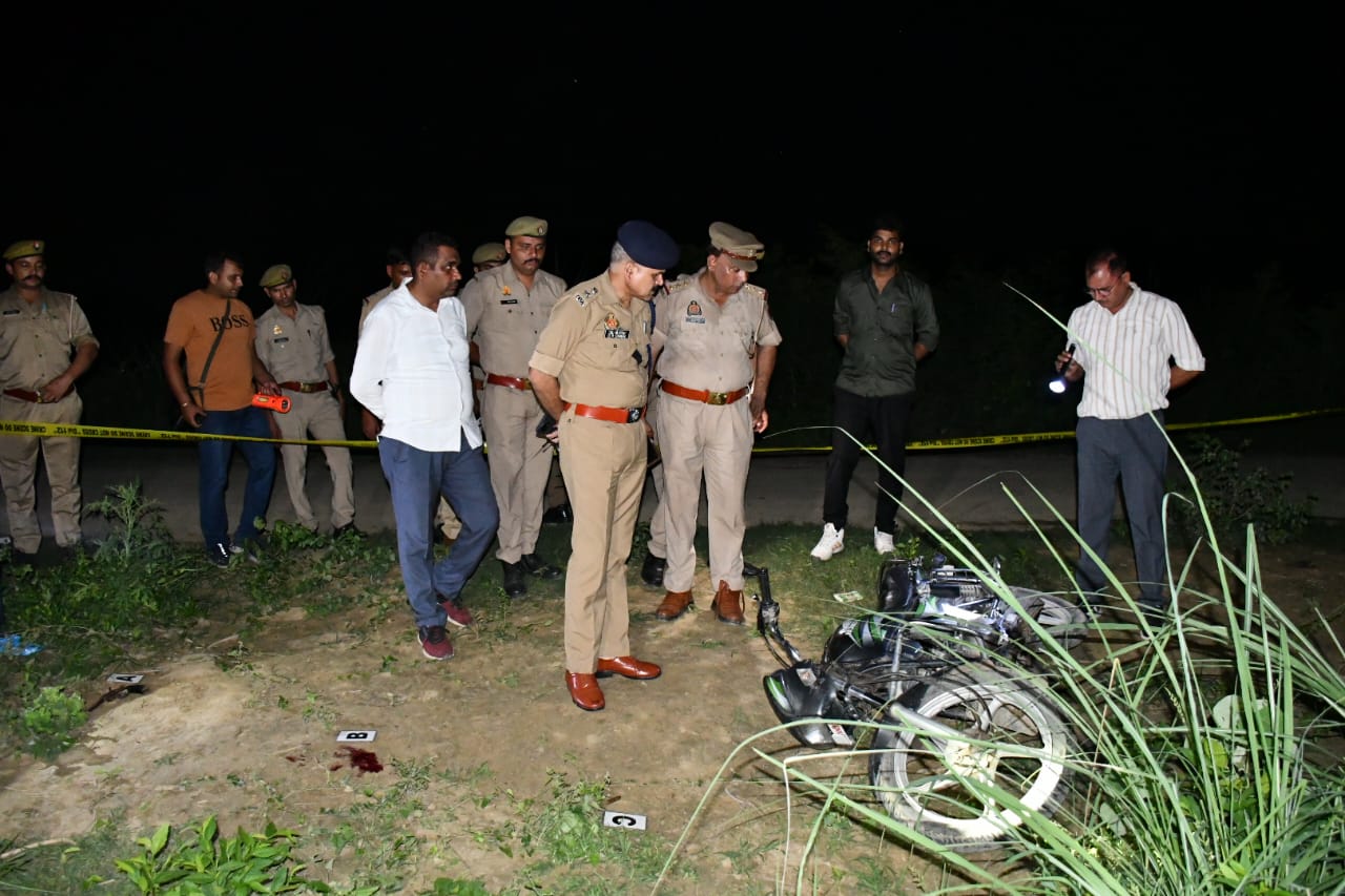 कासगंज मे 25 हजार का इनामी अंर्तजनपदीय पशु चोर पुलिस मुठभेड़ में गिरफ्तार, पैर में लगी गोली; चोरी की बाइक, तमंचा और कारतूस बरामद