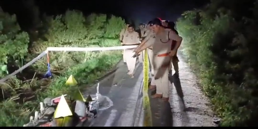 बदमाशों ने पुलिस पर झोंका फायर, जवाबी फायरिंग में लखीमपुर का बदमाश घायल; दो फरार