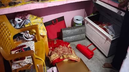 Kasganj: घेर में सोता रहा परिवार, घर का ताला तोड़ लाखों का माल ले उड़े चोर