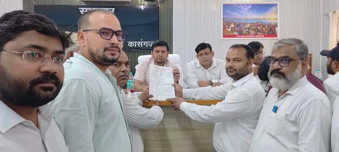 Kasganj: 22 सितंबर से अतिरिक्त हलकों का काम नहीं करेंगे लेखपाल, लंबित मांगों को लेकर सौंपा ज्ञापन