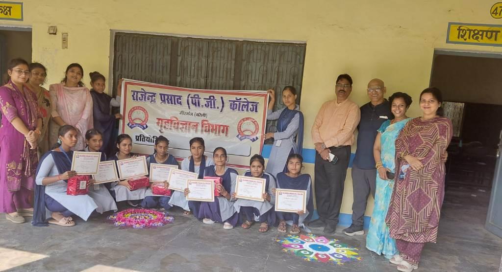 रंगोली और थाल सज्जा प्रतियोगिता में छात्राओं ने दिखाई रचनात्मक