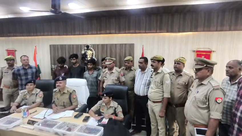 कासगंज में किशोरी हत्याकांड का 24 घंटे में खुलासा, चार गिरफ्तार; सवा लाख रुपये और जेवर के लालच में की हत्या