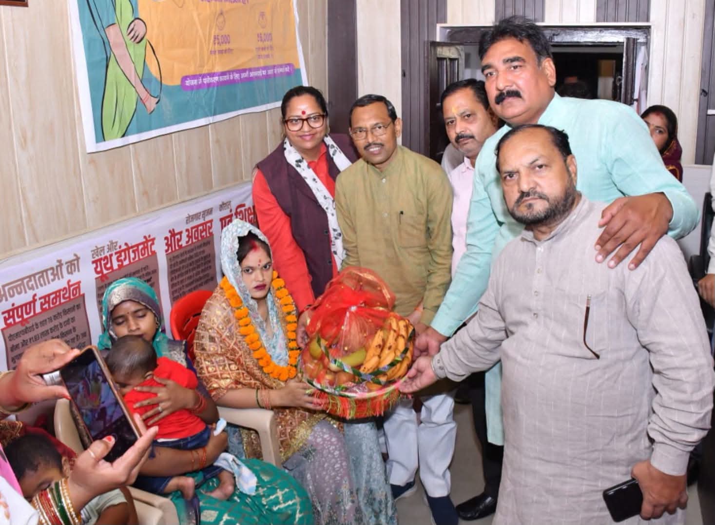 Badaun News : आंगन उत्सव में आंगनवाड़ी बहनों का सम्मान