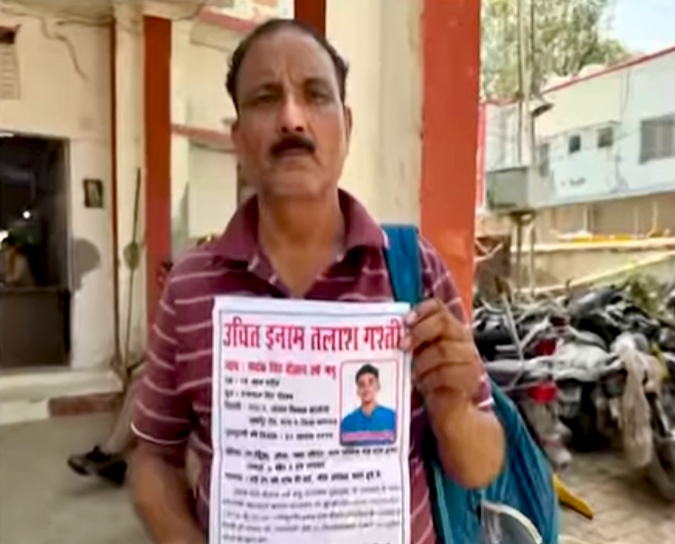 Kasganj:16 वर्षीय मयंक 57 दिन से लापता, परिजन प्रेमानंद आश्रम और गलियों में तलाश रहे सुराग