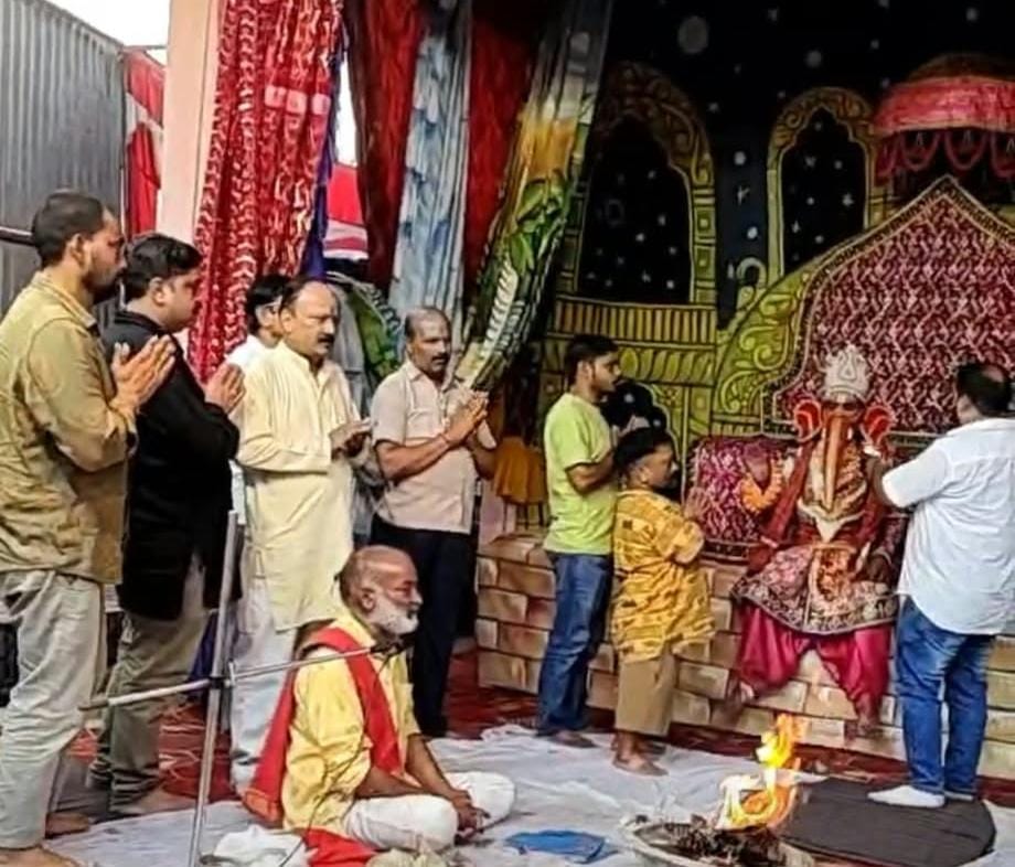 सिढपुरा में भव्य गणेश शोभायात्रा के साथ रामलीला महोत्सव का शुभारंभ, झांकियों ने मोहा मन