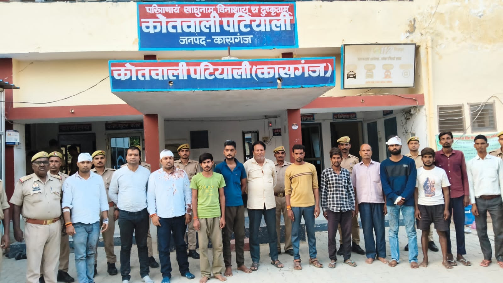 पटियाली के ढकपुरा में खूनी संघर्ष के बाद पुलिस का बड़ा एक्शन, दोनों पक्षों के 13 आरोपी गिरफ्तार