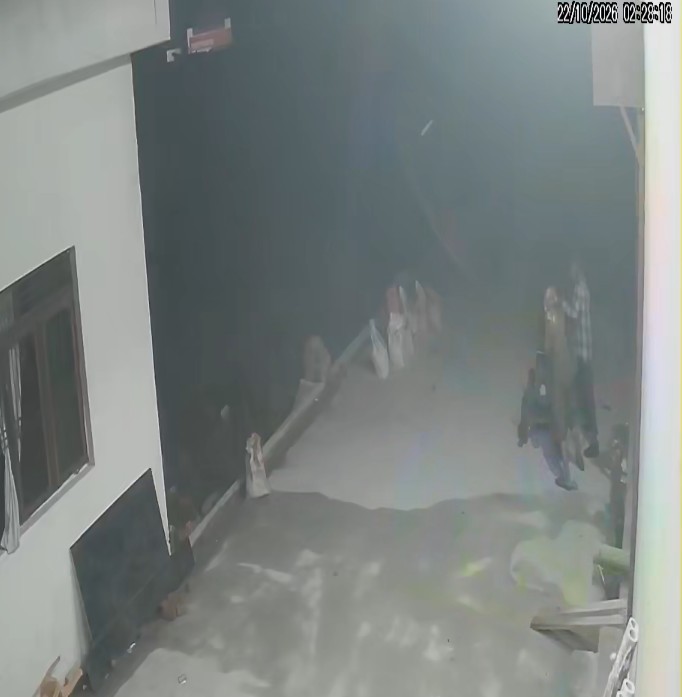 Badaun News : अस्पताल के जनरेटर से चोरी, CCTV में कैद हुई वारदात