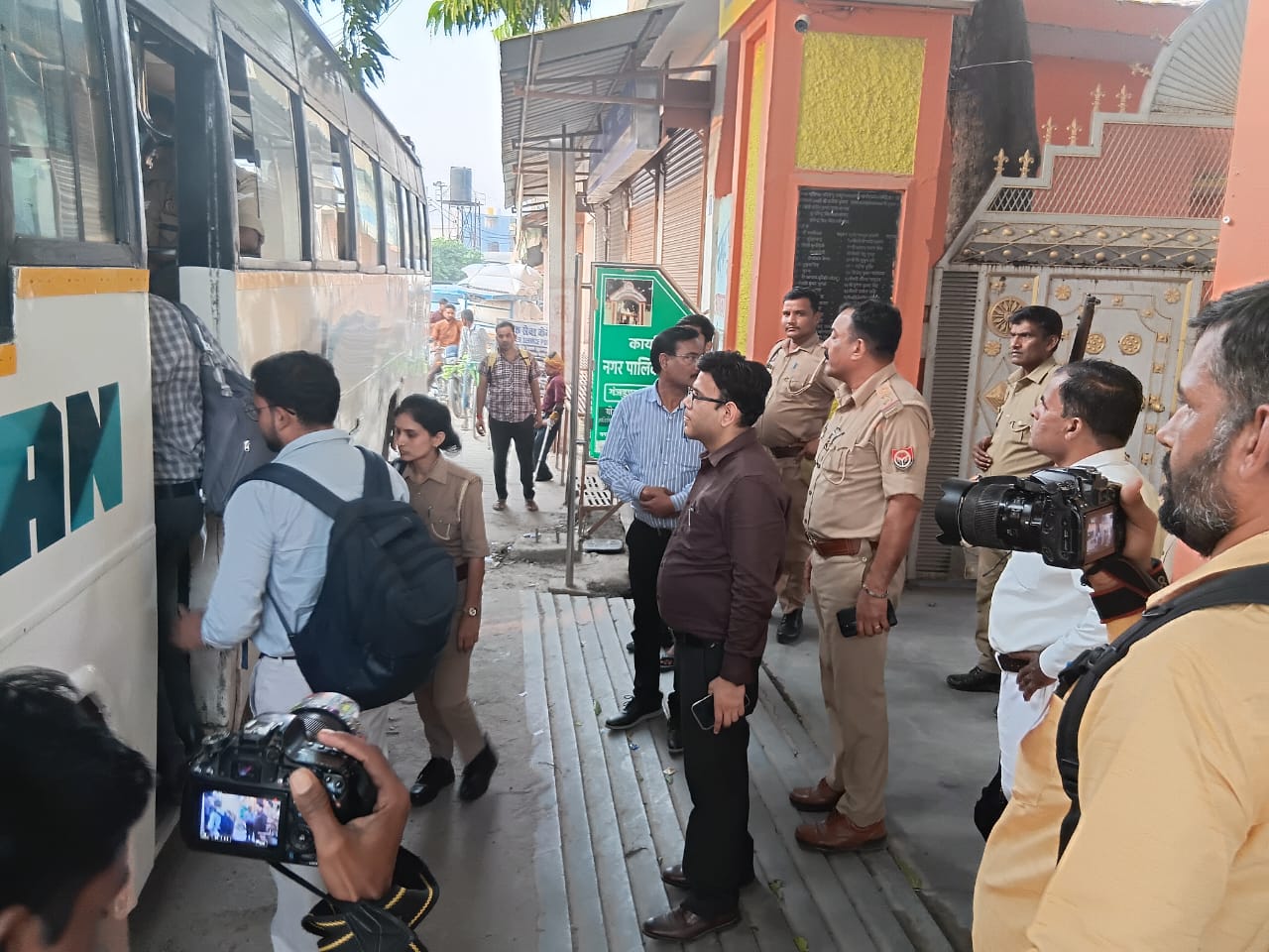 Kasganj: MLC चुनाव मे वोटरों ने साधी चुप्पी, 27 को खुलेगा जीत-हार का राज; शिक्षक निर्वाचन मे 65.92 तो स्नातक में 61.25 फीसदी मतदान