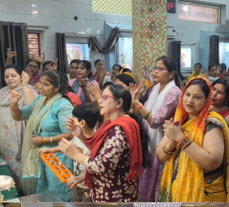 शाहजहांपुर: कार्तिक मास की प्रभातफेरी में गूंजे राधा-कृष्ण के भजन, भक्ति में झूमे श्रद्धालु