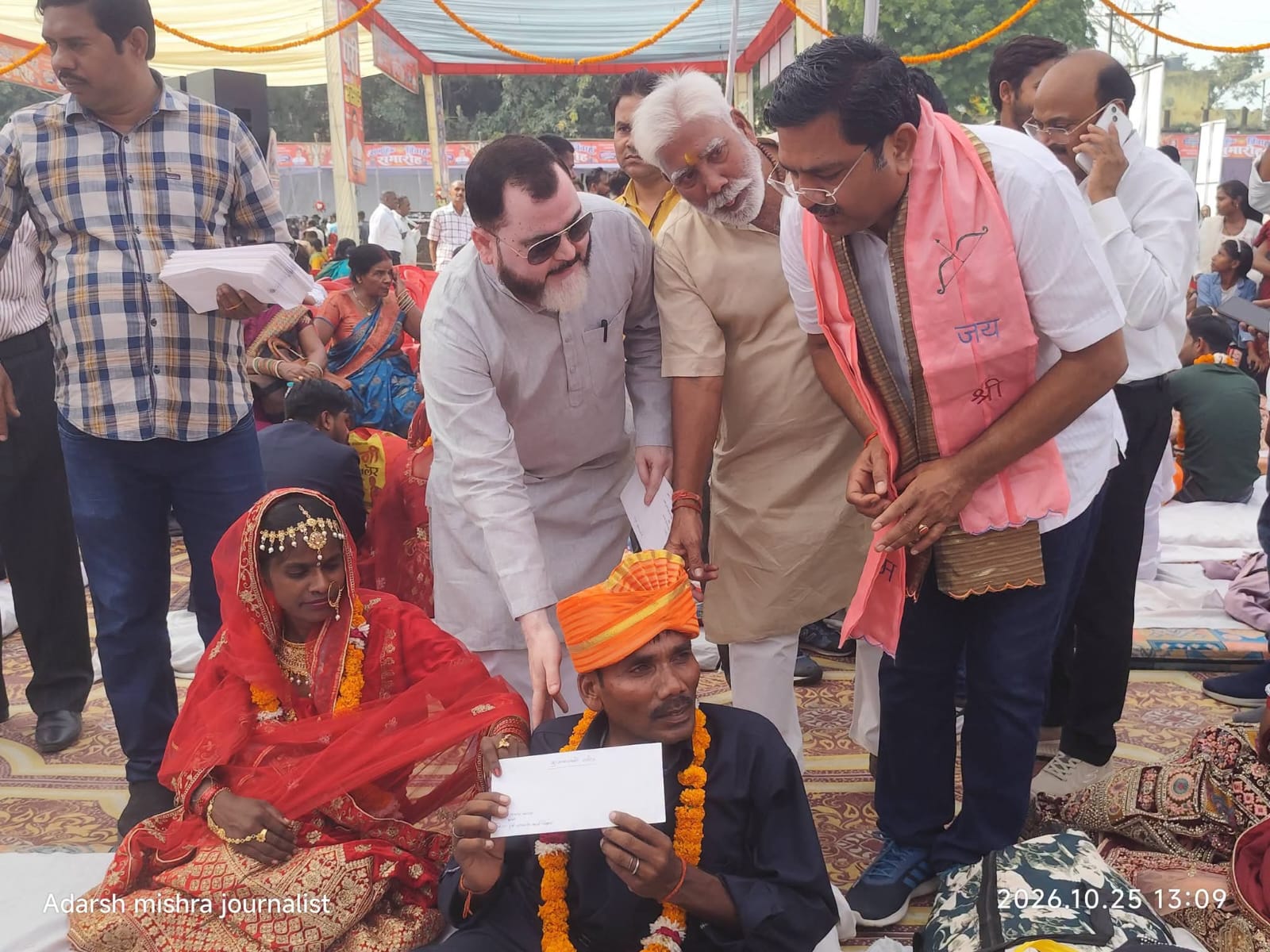 शाहजहांपुर: 101 जोड़ों को मिला नया जीवनसाथी, शाहनवाज खान और धीरू खन्ना ने दिया आशीर्वाद