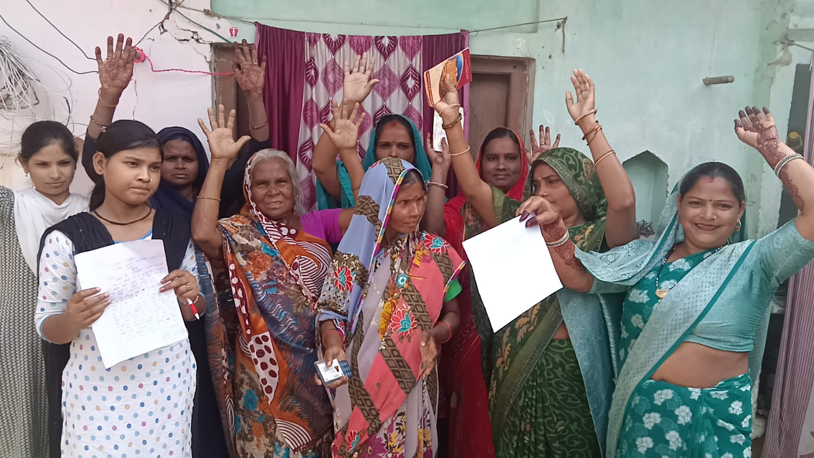 Badaun News : KYC के नाम पर वसूली और दो लाख की कथित फर्जी निकासी का आरोप